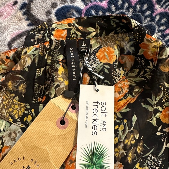 NWT Knotsisters Kortnee Elaine Floral dress. Very sheer material. - Picture 8 of 10